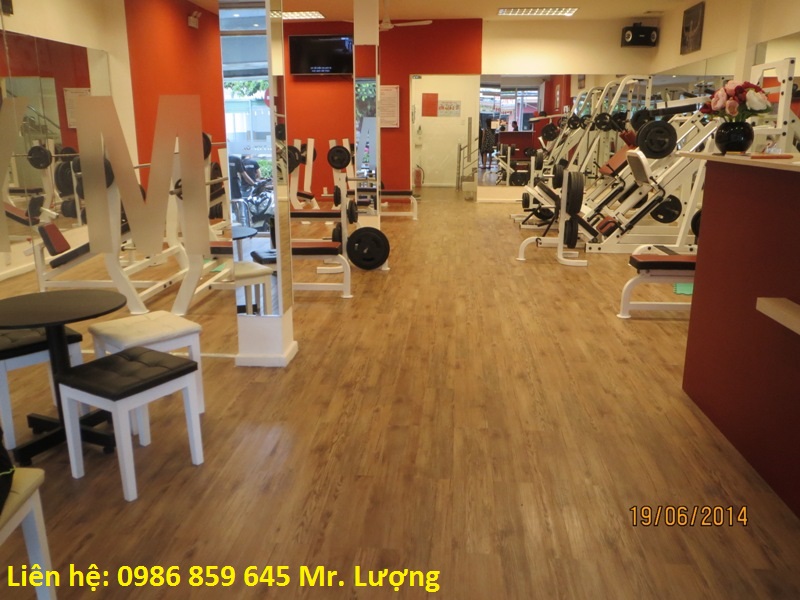 chọn sàn gỗ hay sàn nhựa